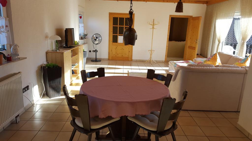 Ferienwohnung Weingut Leis エーストリッヒ・ヴィンケル 部屋 写真